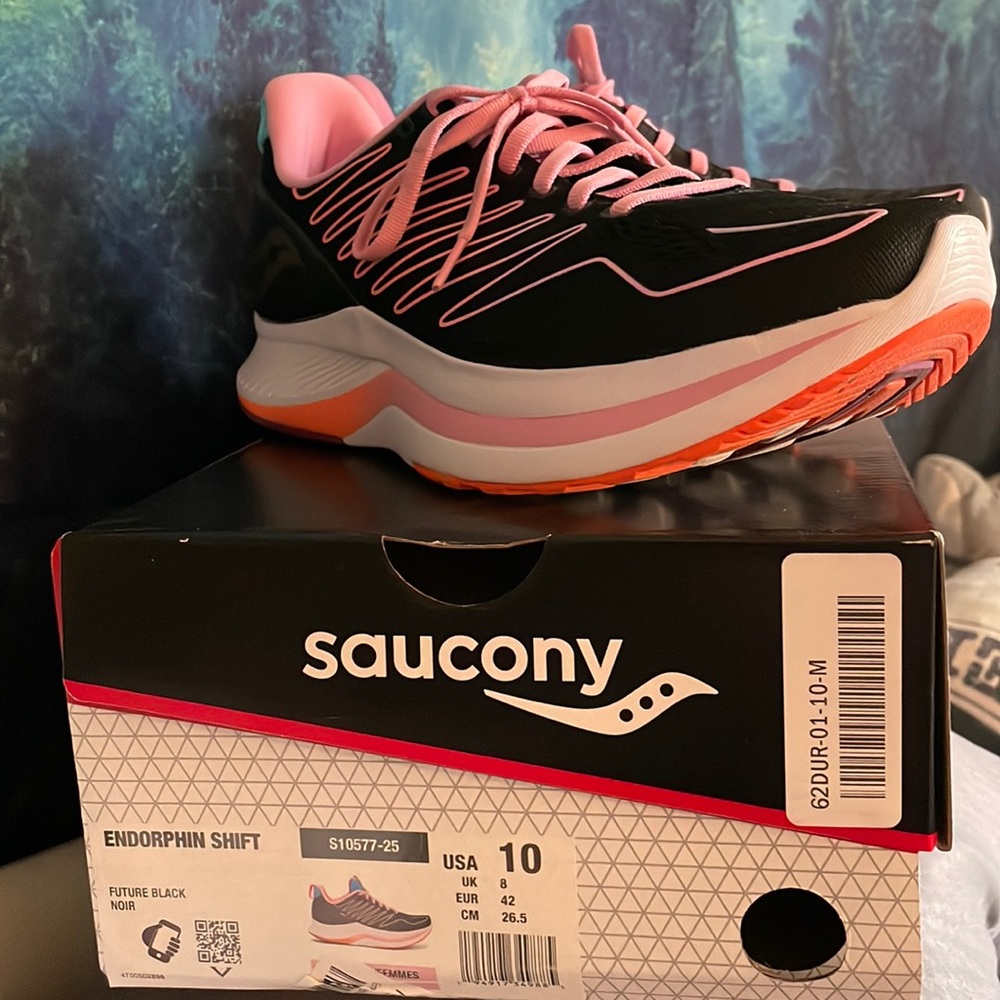 Saucony Endorphin Shift size 10
